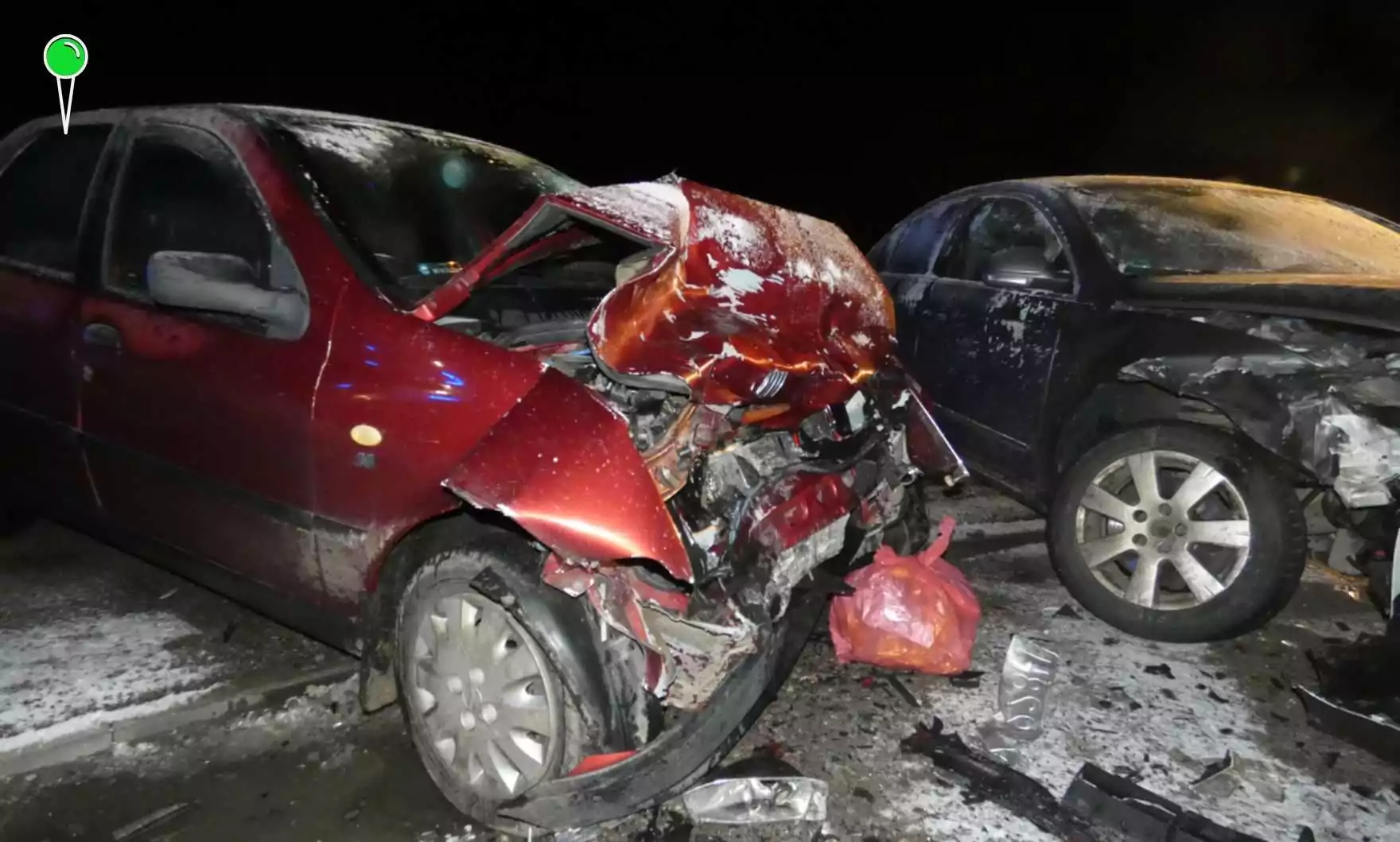 Czołowe zderzenie pod Kościerzyną. Młodzi kierowcy za kierownicą (FOTO: KPP Kościerzyna)