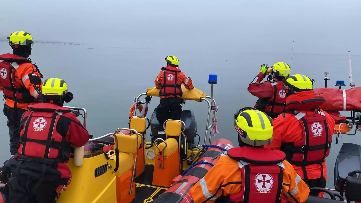 Wieloryb w sieciach rybackich na Bałtyku (FOTO: Sebastian Kluska / MSPiR SAR / X)