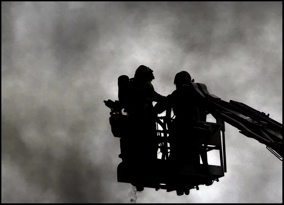 Jak strażacy walczyli z ogniem w hali na Przeróbce? Raport (FOTO: Robert Kwiatek)