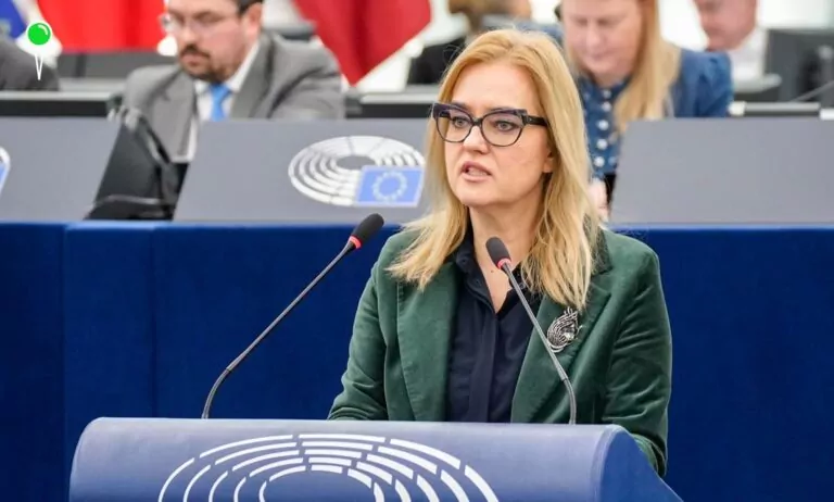 Europosłanka PO atakuje Trumpa i groźnie relatywizuje historię. Skandal w Brukseli (FOTO: Magdalena Adamowicz/FB)