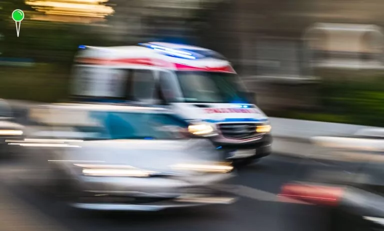 Po zamknięciu Mostu Siennickiego. Karetka bliżej mieszkańców (FOTO: canva.com)