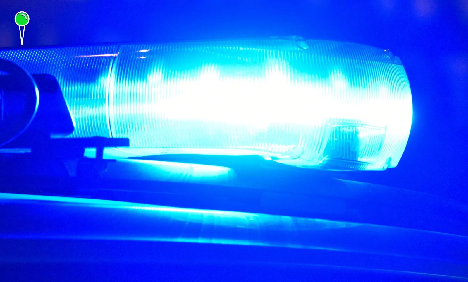 Policyjny radiowóz rozbity na Estakadzie Kwiatkowskiego w Gdyni (FOTO: wbijamszpile.pl)