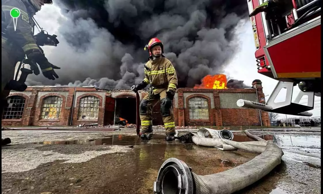 Pożar hali ZNTK w Gdańsku - Spłonęła hala (FOTO: Robert Kwiatek)