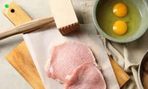 Ośmiolatka pobita tłuczkiem do mięsa (FOTO: canva.com)