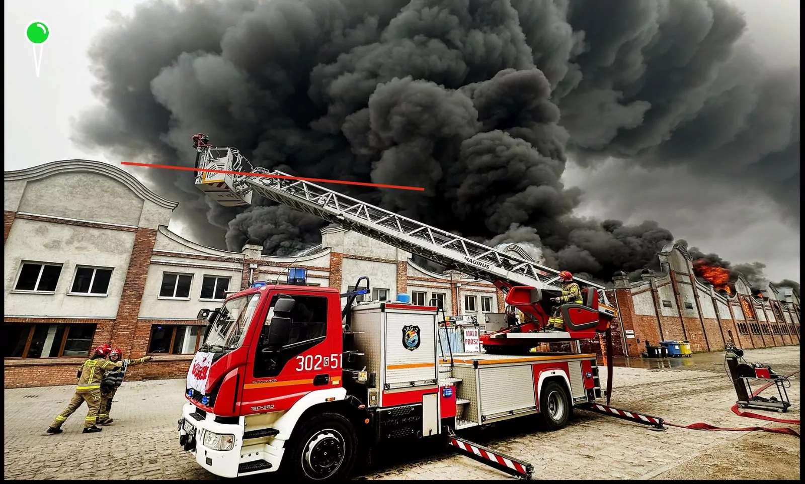 Jak strażacy walczyli z ogniem w hali na Przeróbce? Raport (FOTO: Robert Kwiatek)