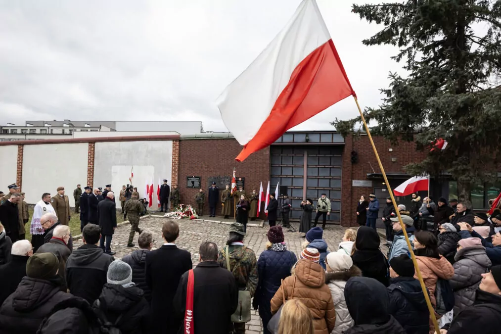 Gdańsk uczcił ofiary komunistycznego terroru – tablica przy ul. Kurkowej (FOTO: Roman Jocher/IPN)