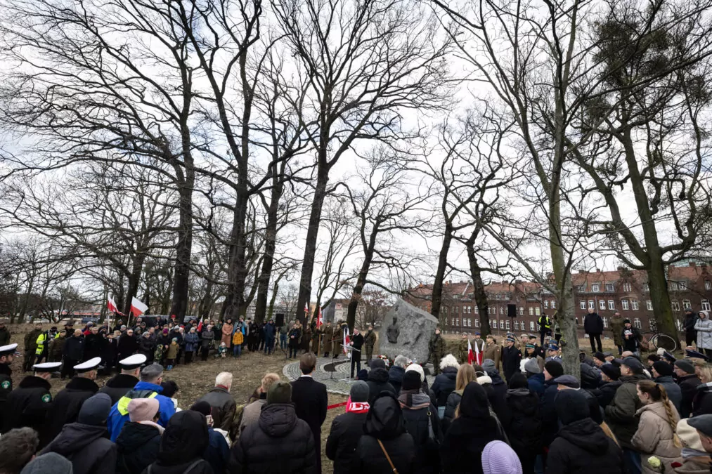 Gdańsk uczcił ofiary komunistycznego terroru – tablica przy ul. Kurkowej (FOTO: Roman Jocher/IPN)
