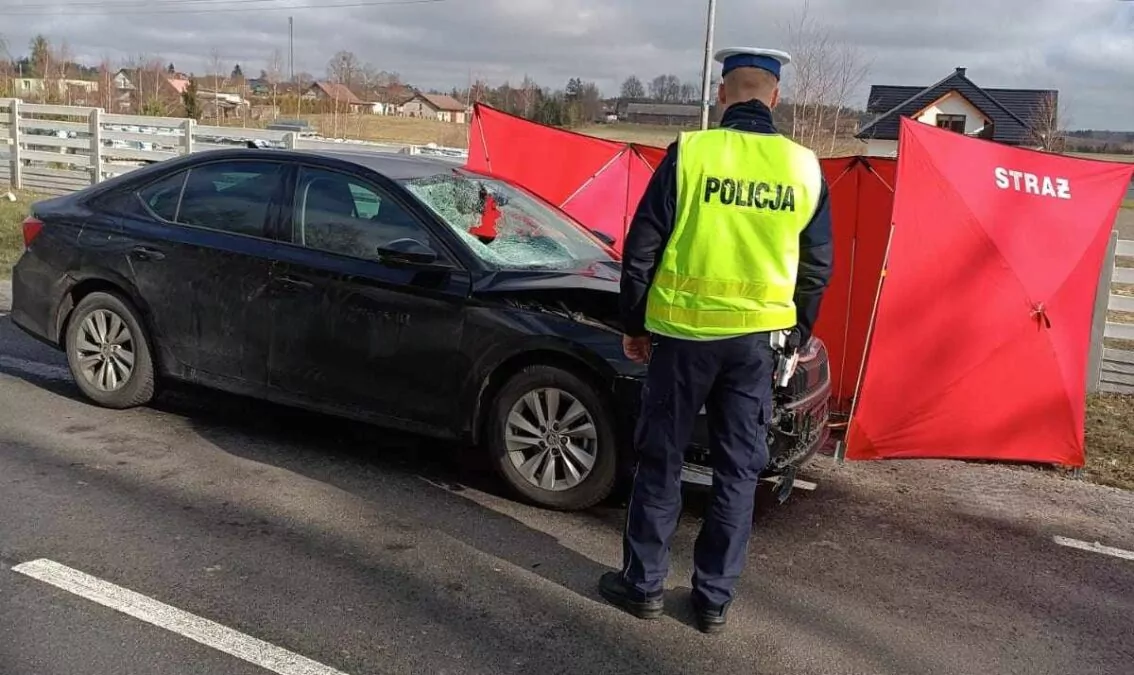 Tragiczny wypadek w Głodowie. Nie żyje pieszy (FOTO: KPP Kościerzyna)
