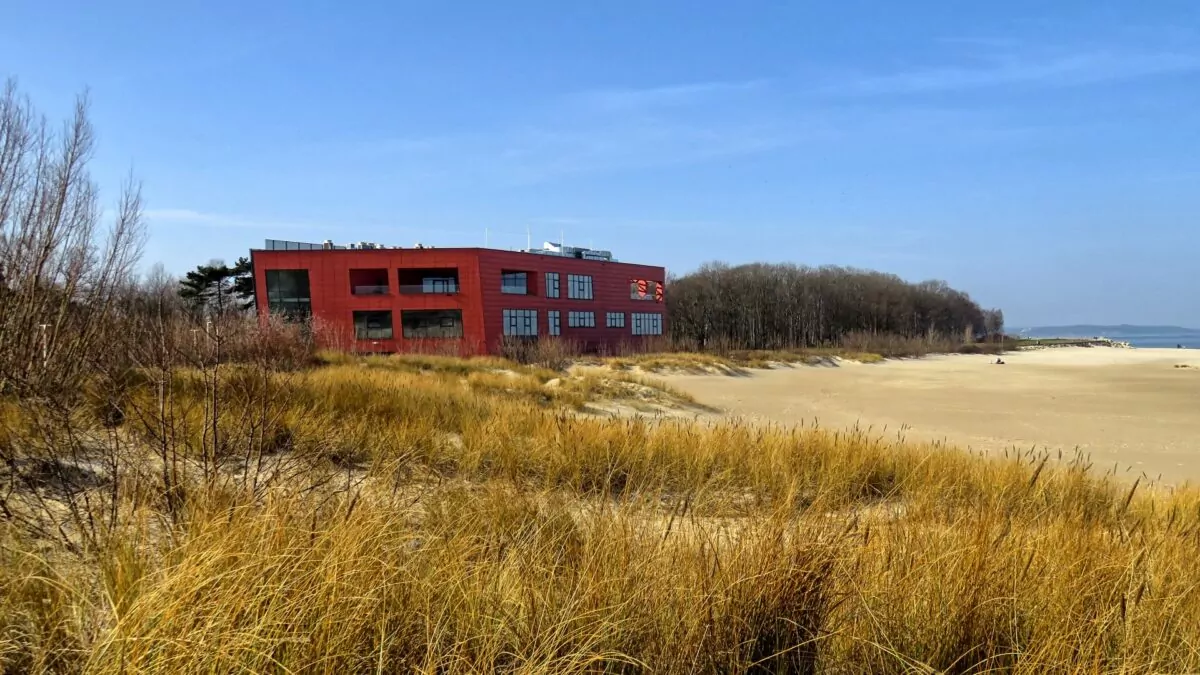 Najbliższe otoczenie budynku (FOTO: wbijamszpile.pl)