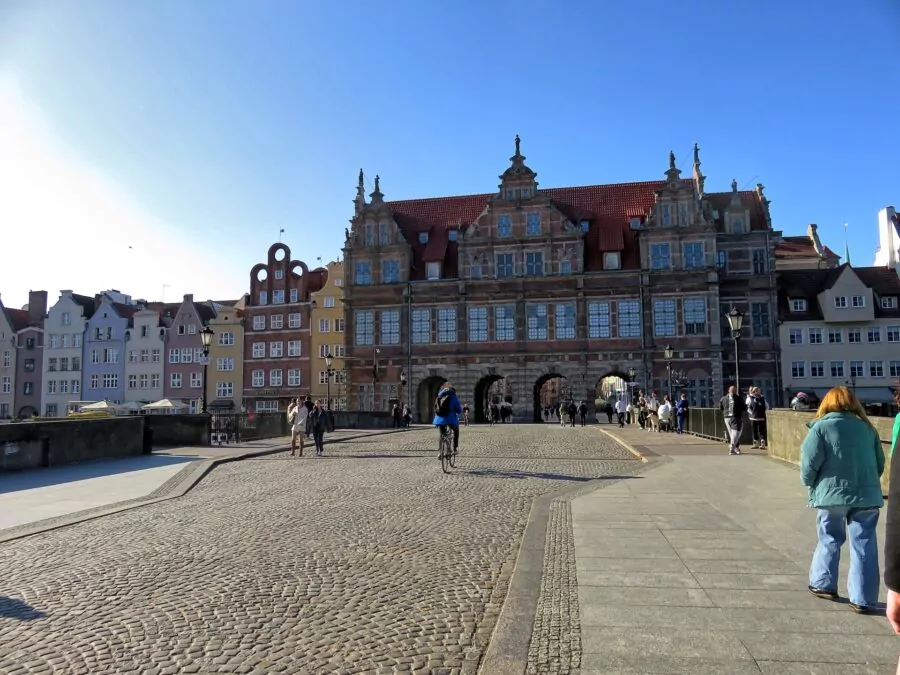 Zielonego Mostu w Gdańsku nikomu nie trzeba przedstawiać - to punkt widokowy na Motławę w kierunku Żurawia. 