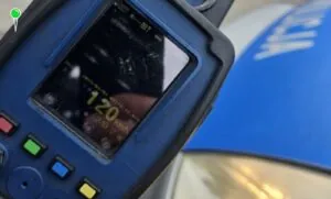 19-latek pędził autem 120 km/h w obszarze zabudowanym (FOTO: KPP Pruszcz Gdański)