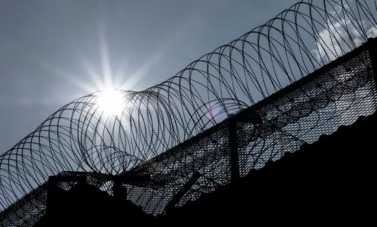 Rok w areszcie za nic. Teraz żąda 1,25 mln zł (FOTO: canva)