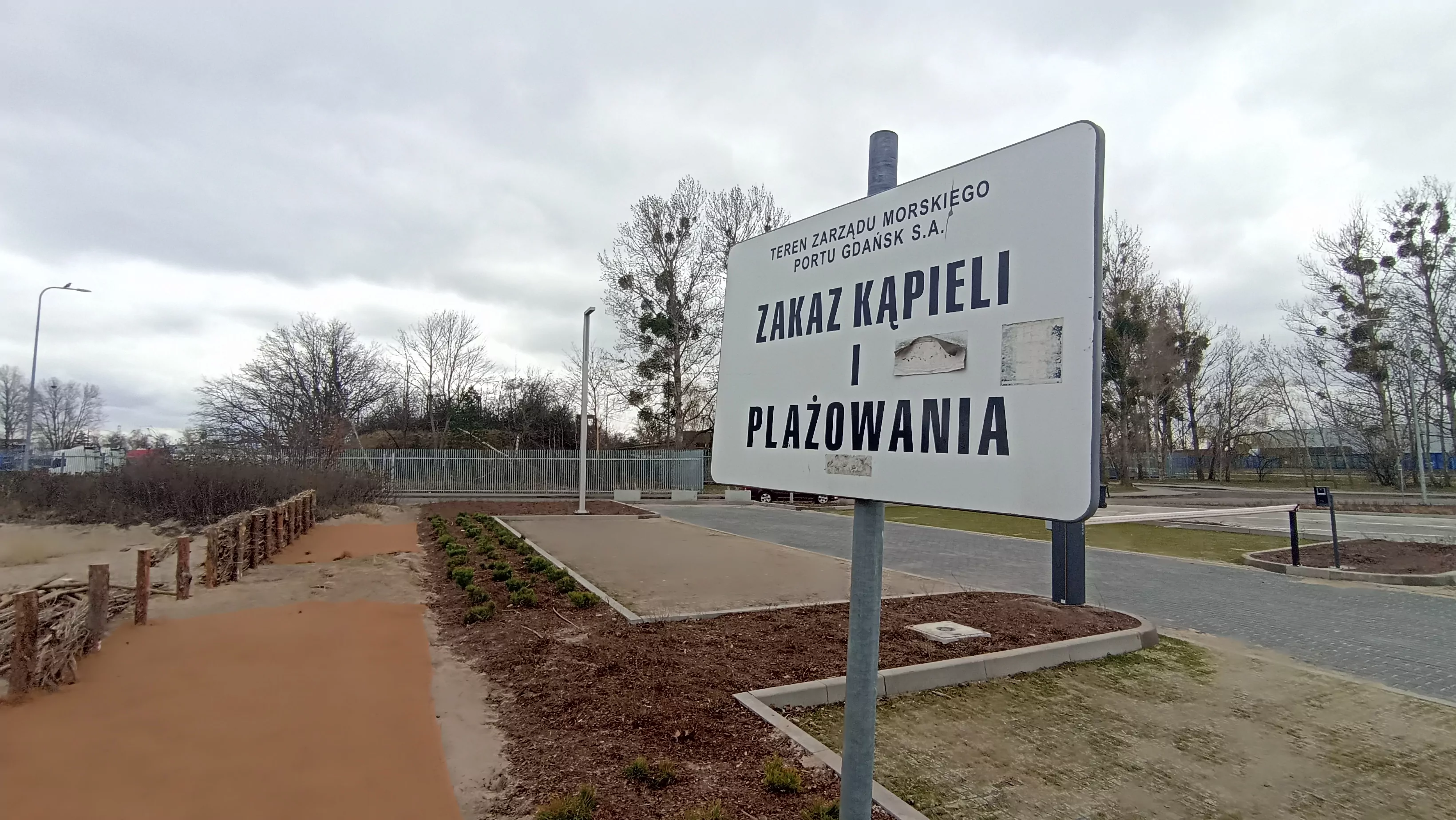 Zakaz kąpieli i plażowania na Westerplatte. Co ukrywa Port Gdańsk? (FOTO: wbjamszpile.pl)