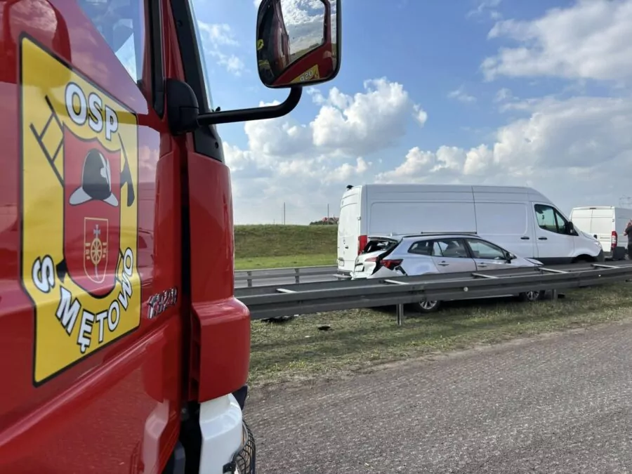 Wypadek na autostradzie A1 pod Kopytkowem (FOTO: Ochotnicza Straż Pożarna Smętowo Graniczne)