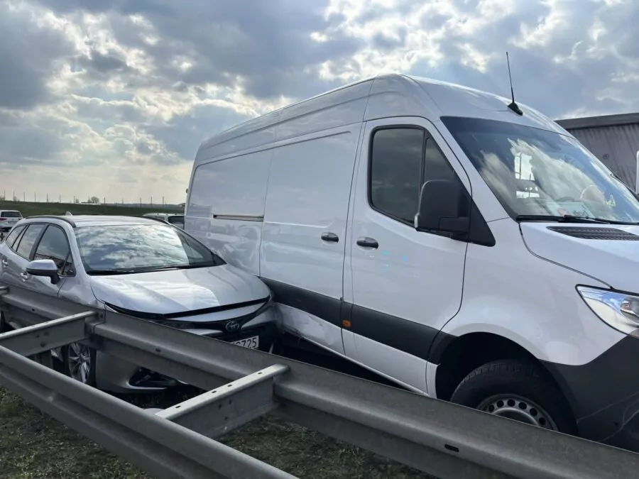 Wypadek na autostradzie A1 pod Kopytkowem (FOTO: Ochotnicza Straż Pożarna Smętowo Graniczne)
