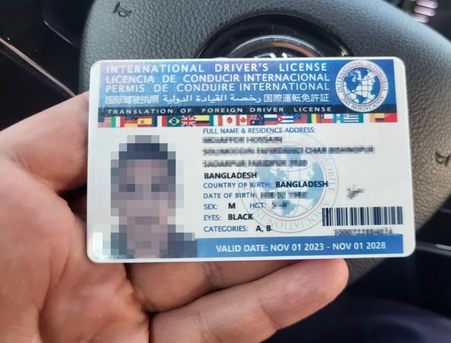 43-latek z Bangladeszu miał trzy fałszywe prawa jazdy (FOTO: KMP Gdańsk)