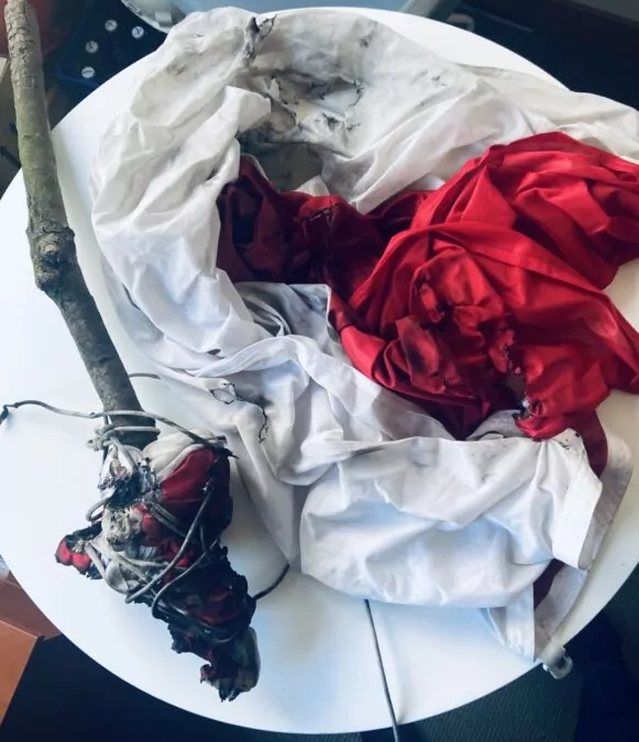 Haniebny wandalizm! Zniszczenie polskich flag na Westerplatte (FOTO: Muzeum II Wojny Światowej)