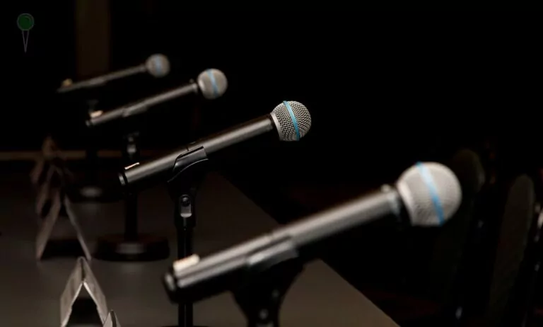 Debata w Końskich zagrożona. Media konserwatywne nie wpuszczone (FOTO: canva)