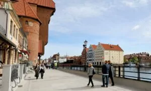 Dulkiewicz otwiera Długie Pobrzeże, radny Majewski krytykuje (FOTO: canva.com)