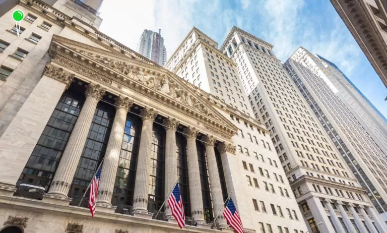 Trump chce 50 proc. ceł! Inwestorzy reagują ucieczką (FOTO: canva)