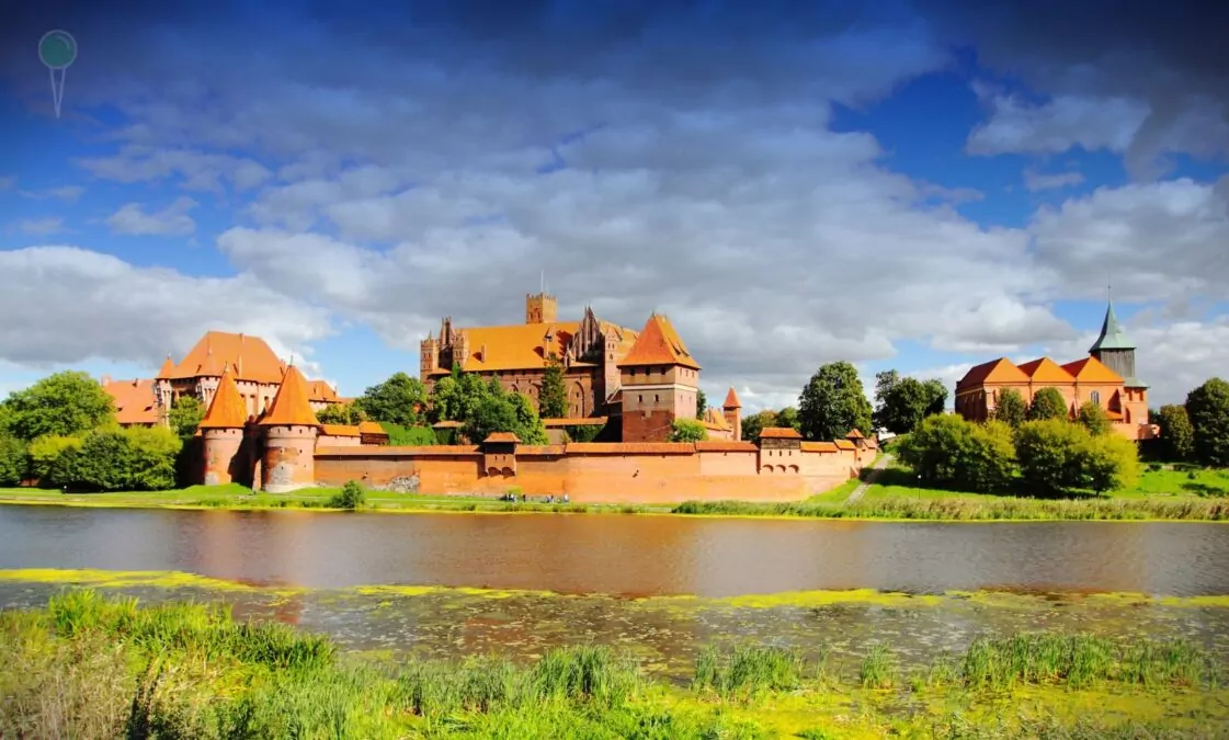 Zamek w Malborku. Pięć niezapomnianych miejsc na jednodniowy wypad na Pomorzu (FOTO: canva)