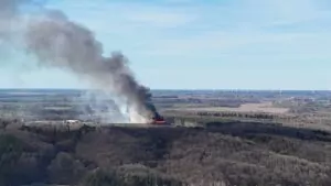 Duży pożar śmieci pod Lęborkiem. 15 zastępów straży na miejscu (FOTO: remiza.pl)