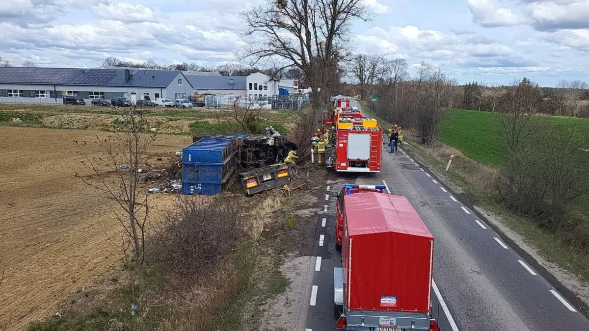 Pożar ciężarówki zablokował trasę pod Gdańskiem (FOTO: KWPSP Gdańsk)