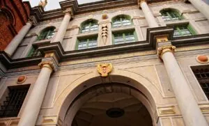 Złota Brama tonie w kosztach, radni PiS chcą wstrzymania dotacji (FOTO: canva)