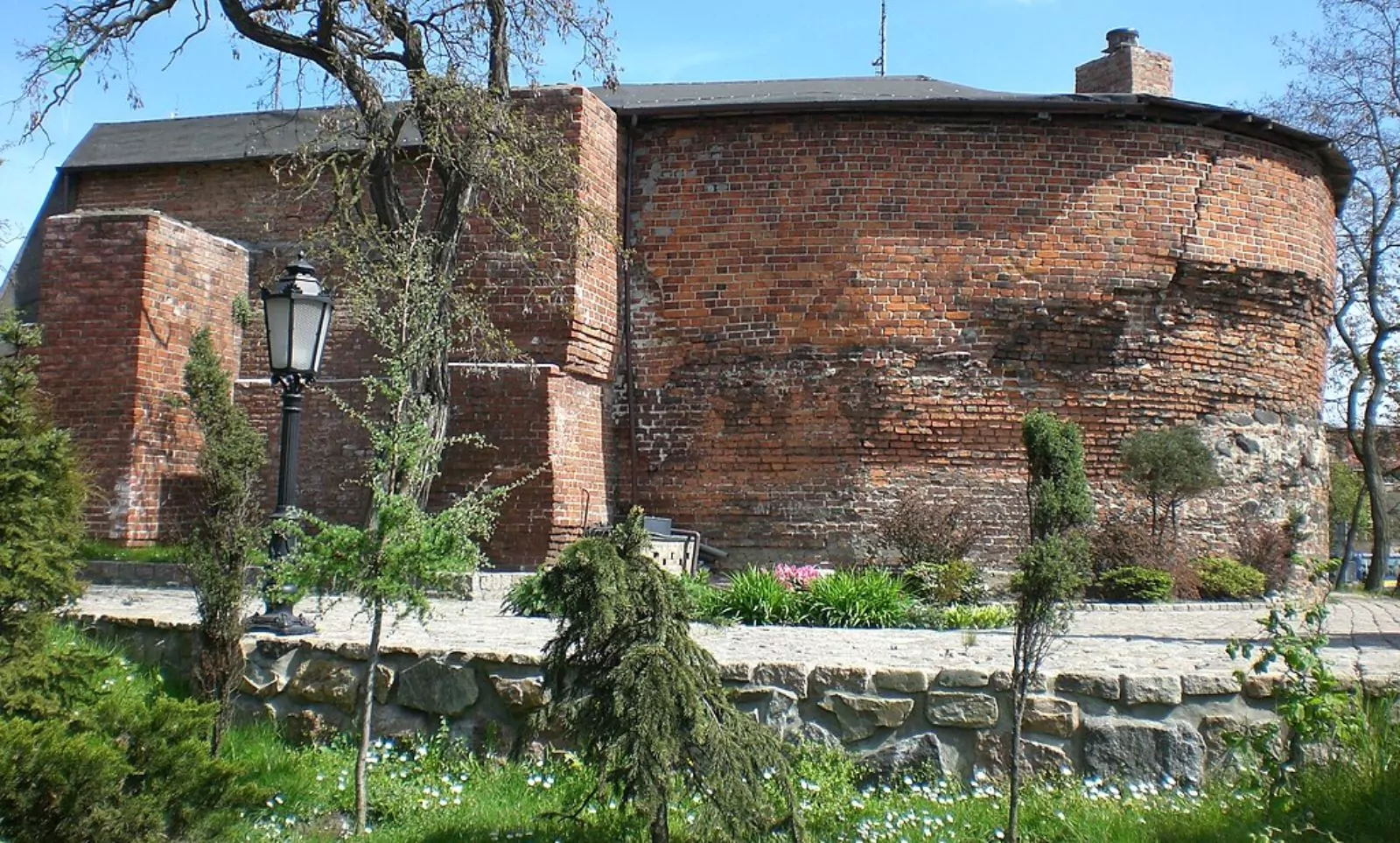 Bastion św. Elżbiety w Gdańsku sprzątnięty (FOTO: Gdaniec/Wikipedia)