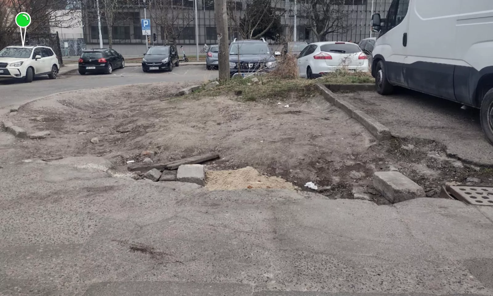 Czytelnik: księżycowy krajobraz przy urzędzie w Gdańsku (FOTO: czytelnik)