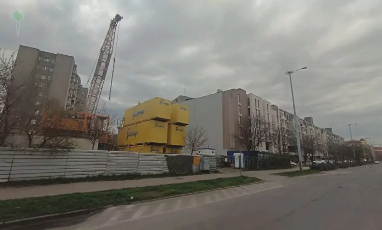 Przy Długich Ogrodach w Gdańsku powstaje nowy budynek (FOTO: wbijamszpile.pl)