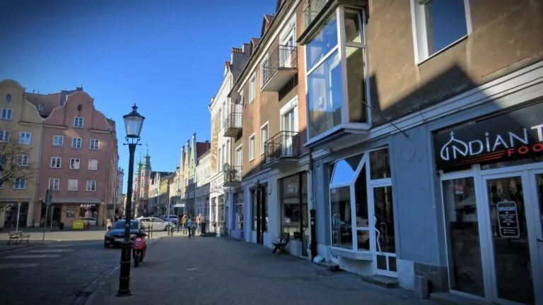 Nie wytrzymał przy kościele. Sex shop znika z ul. Pańskiej w Gdańsku (FOTO: wbijamszpile.pl)