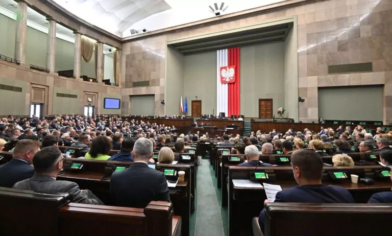 KO w odwrocie, PiS odzyskuje prowadzenie. Nowy sondaż (FOTO: Sejm/X)