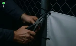 Mieszkaniec Gdańska zrywał plakaty wyborcze (FOTO: wbijamszpile.pl)