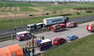 Wypadek na A1 pod Kopytkowem. 9 rannych, 2 LPR w akcji (FOTO: KWPSP Gdańsk)