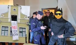 Batman na Długim Targu. Seria protestów przeciwko Trzaskowskiemu (FOTO: X/ Tomasz Rakowski)