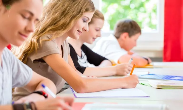 Egzamin ósmoklasisty 2025. Harmonogram i zasady (FOTO: canva.com)