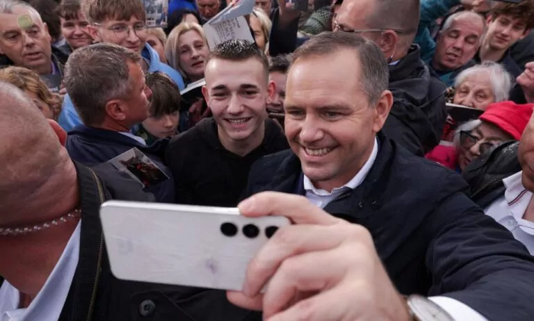 Czy kandydat na prezydenta może mieć przeszłość kibola? (FOTO: Karol Nawrocki/FB)