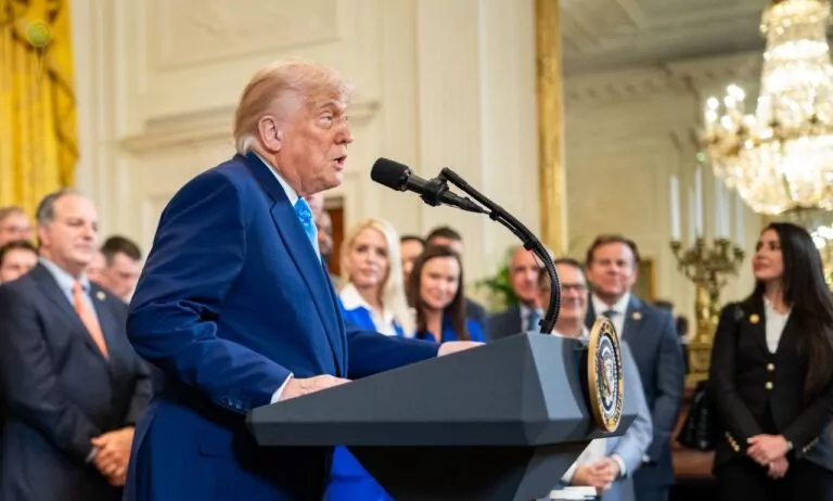 Trump nakłada 50-procentowe cło na UE. Panika na rynku (FOTO: White House/X)