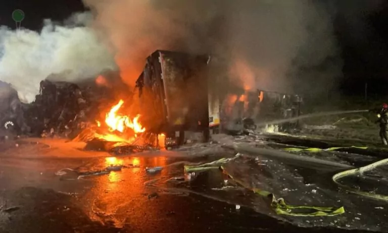 Zderzenie ciężarówek na autostradzie A1. Droga jest zablokowana (FOTO: KWPSP Gdańsk)