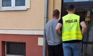 Awantura domowa i łapówka w Pruszczu Gdańskim (FOTO: canva)