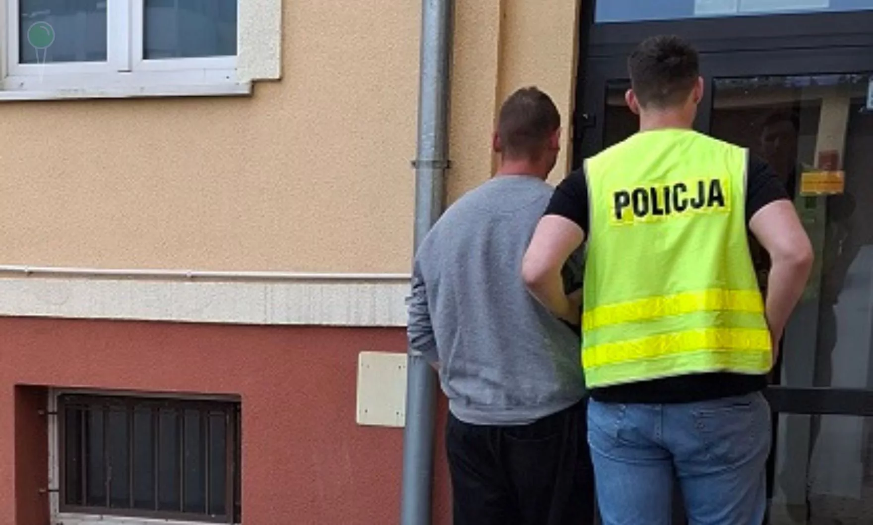 Awantura domowa i łapówka w Pruszczu Gdańskim (FOTO: canva)