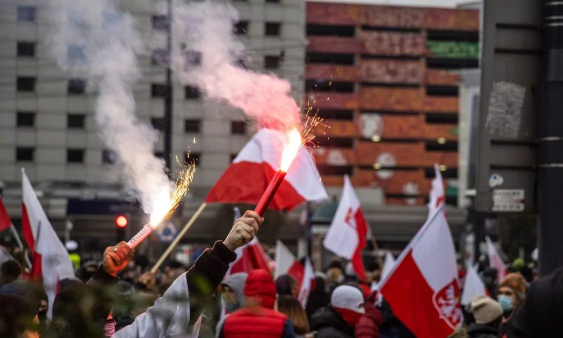 Wiadomo kto stoi za reklamami atakującymi Mentzena i Nawrockiego (FOTO: canva.com)