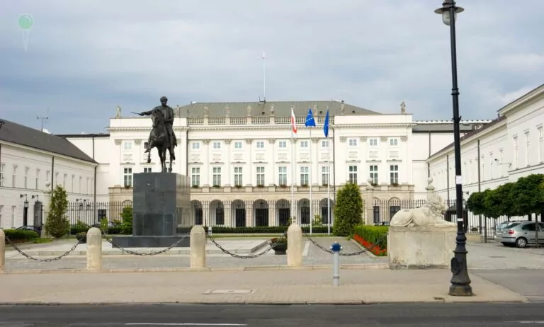 Sondaż prezydencki. Trzaskowski spada, Nawrocki rośnie (FOTO: canva)