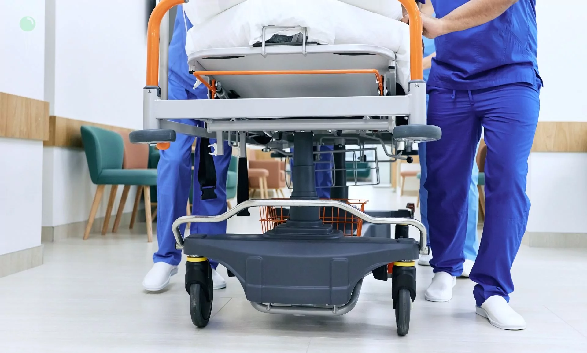 Prokuratura łagodna dla kobiety, która pobiła medyków w Gdyni (FOTO: canva)