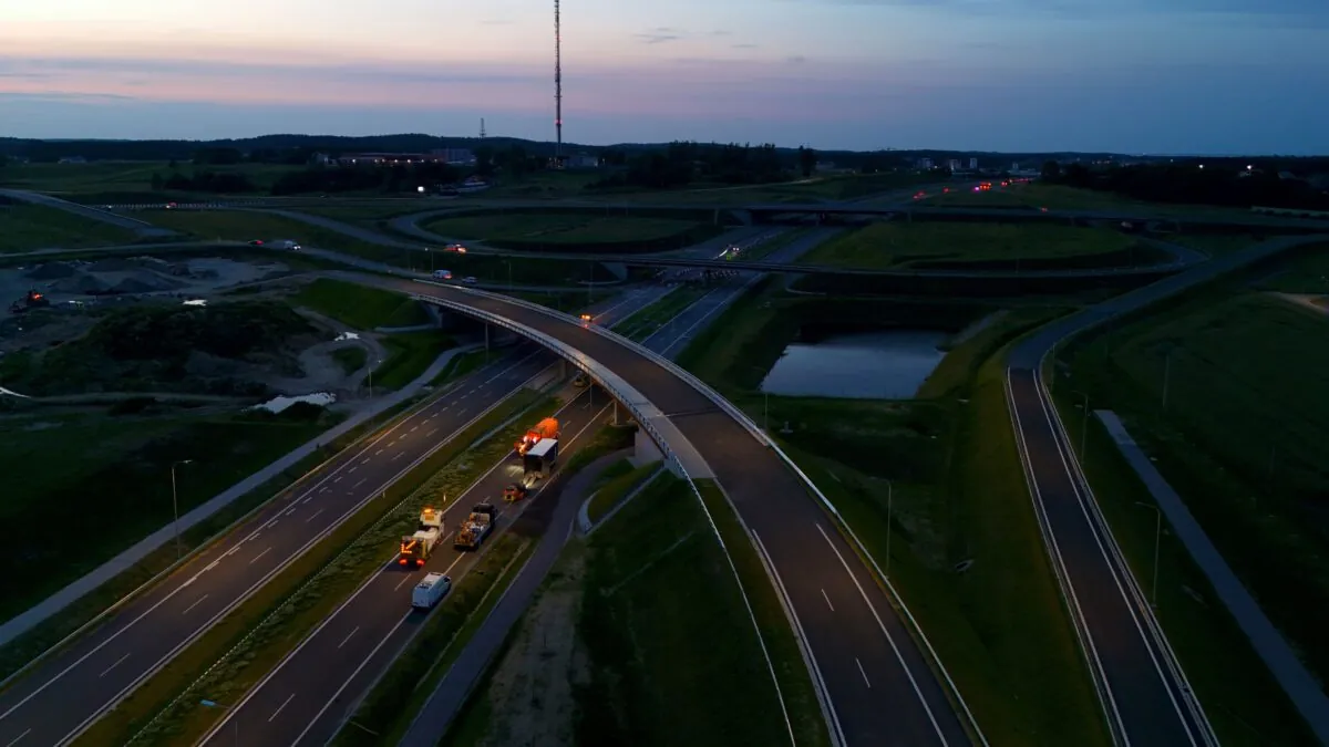 Nocne przygotowania do otwarcia Obwodnicy Metropolii Trójmiejskiej (FOTO: GDDKiA o. Gdańsk/X)