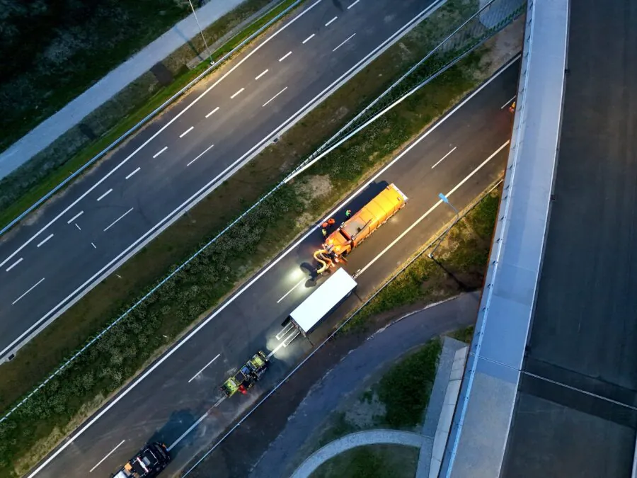 Nocne przygotowania do otwarcia Obwodnicy Metropolii Trójmiejskiej (FOTO: GDDKiA o. Gdańsk/X)
