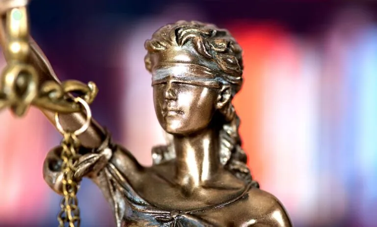 Policjant z Pomorza oskarżony o handel narkotykami (FOTO: canva)