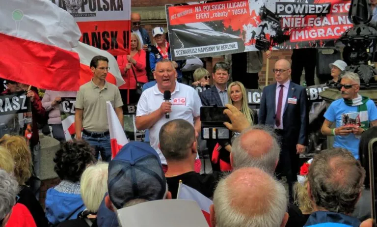 Gdańsk znowu mówi „nie” migrantom. Protest przeciwko decyzjom Tuska (FOTO: wbijamszpile.pl)