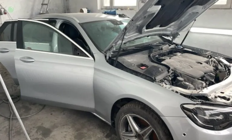 Pięciu cudzoziemców zorganizowało dziuplę samochodową na Żuławach (FOTO: KWP Gdańsk)